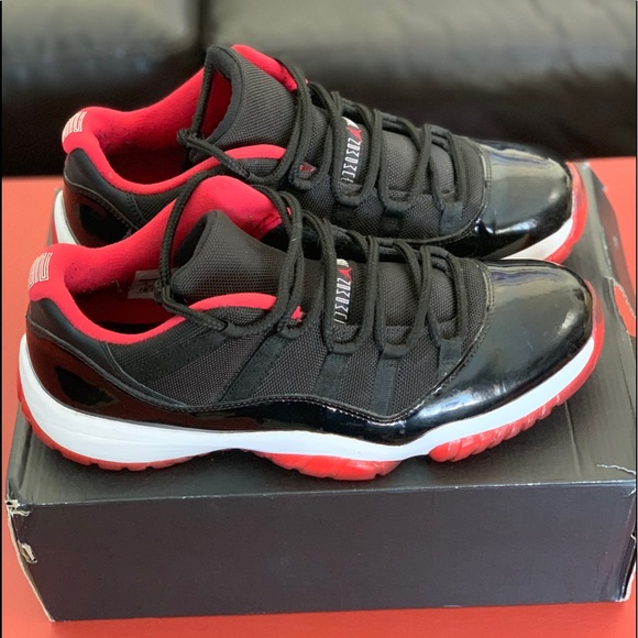 Bred 11s - Picture 2 of 4